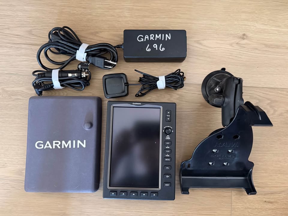 GRS - Garmin 696